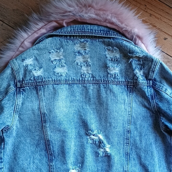Distressed Jean Jacket Detachable Pink Fur Collar 100% Cotton Women's Size M - Picture 6 of 7